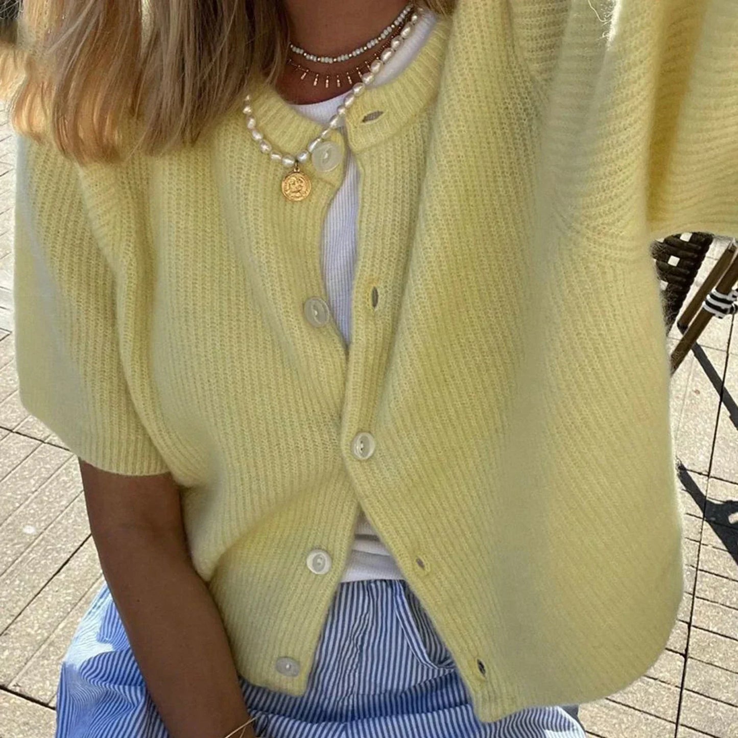Yara - Streetwear Vest met Korte Mouwen