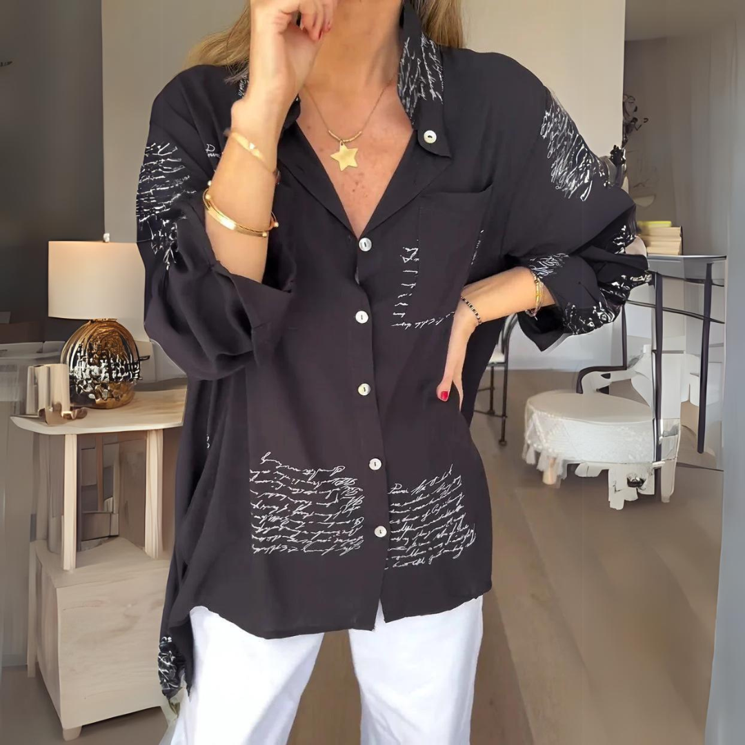 Noëlla - Artistieke Blouse met Handgeschreven Print