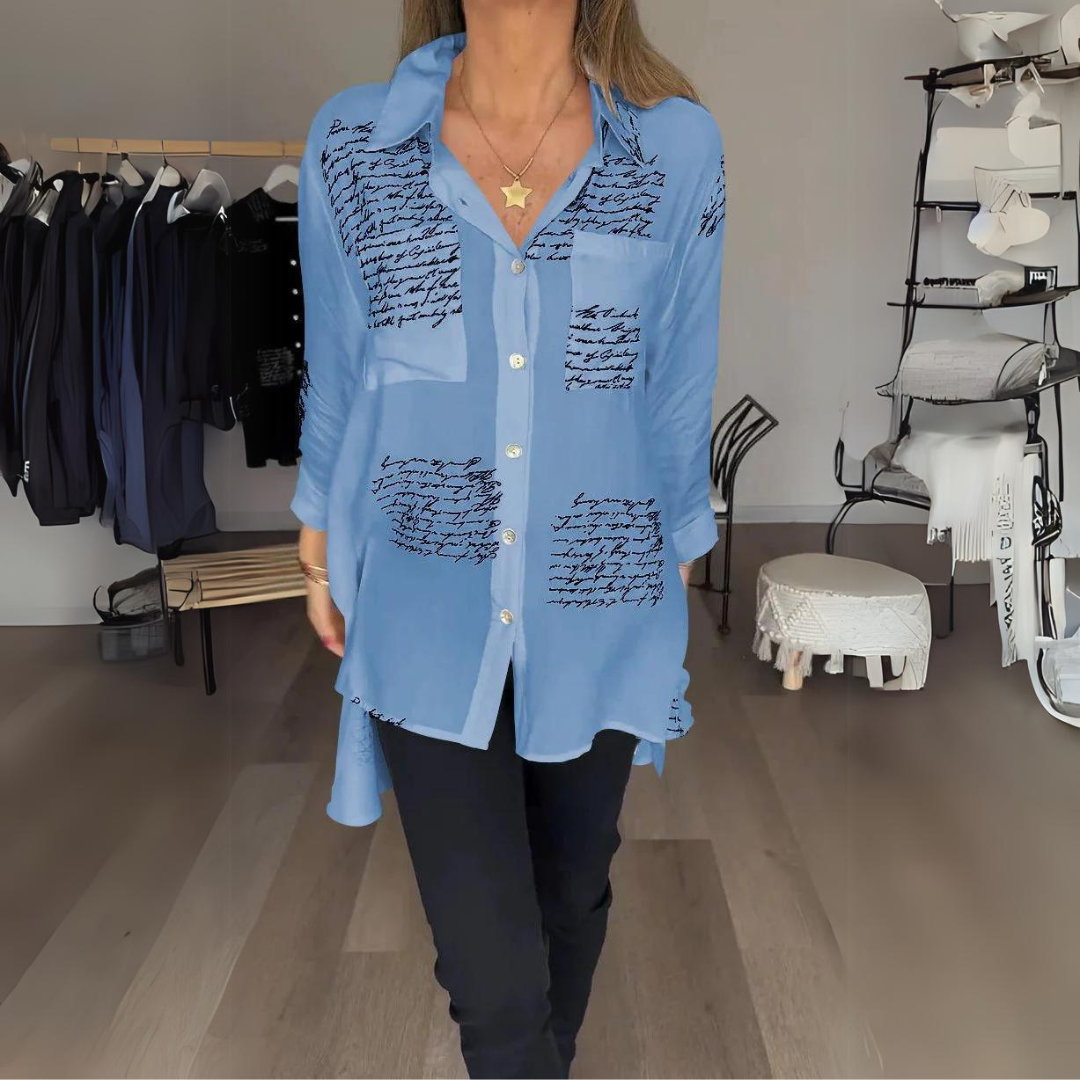Noëlla - Artistieke Blouse met Handgeschreven Print