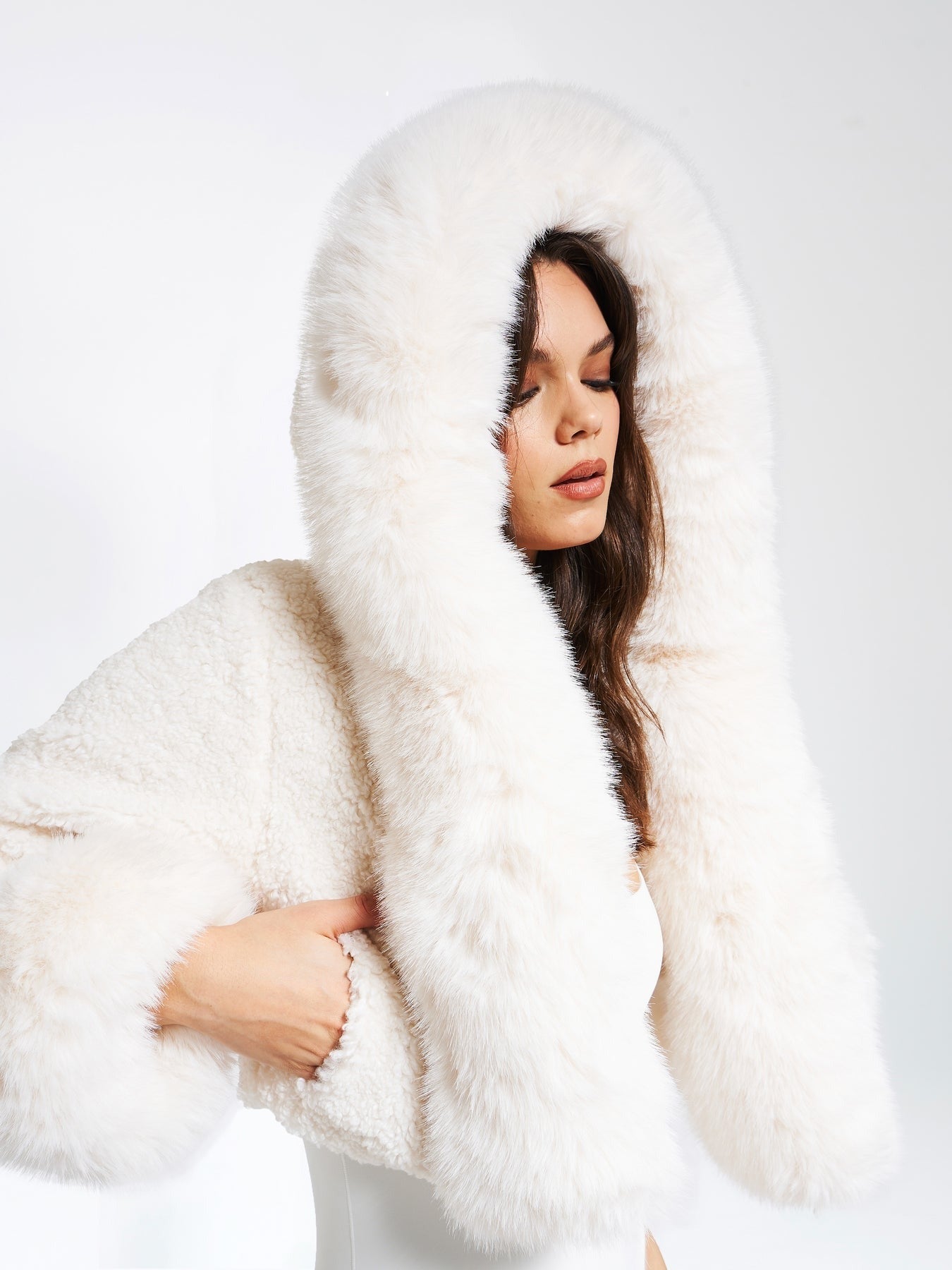 Aurora™ - Luxury and Style in a Cropped Faux Fur Jacket