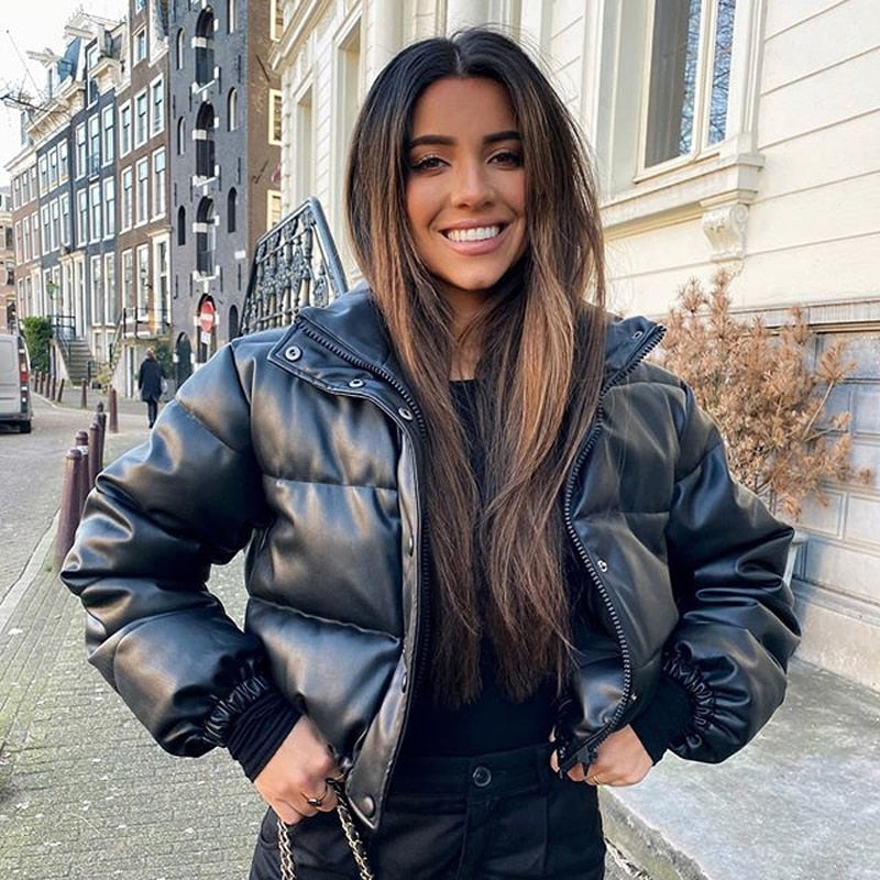 Elodie - Modieus Kort Zwart Donsjack in Bomberstijl