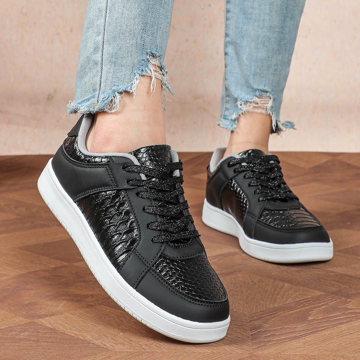 Soepele Leren Dames Sneakers met Structuuraccent – Stevige Zool voor Extra Support