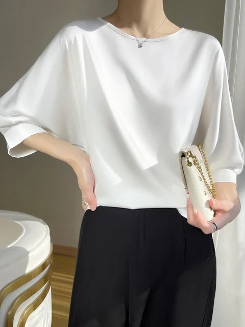 Javiera - Glanzend Satijnen T-Shirt