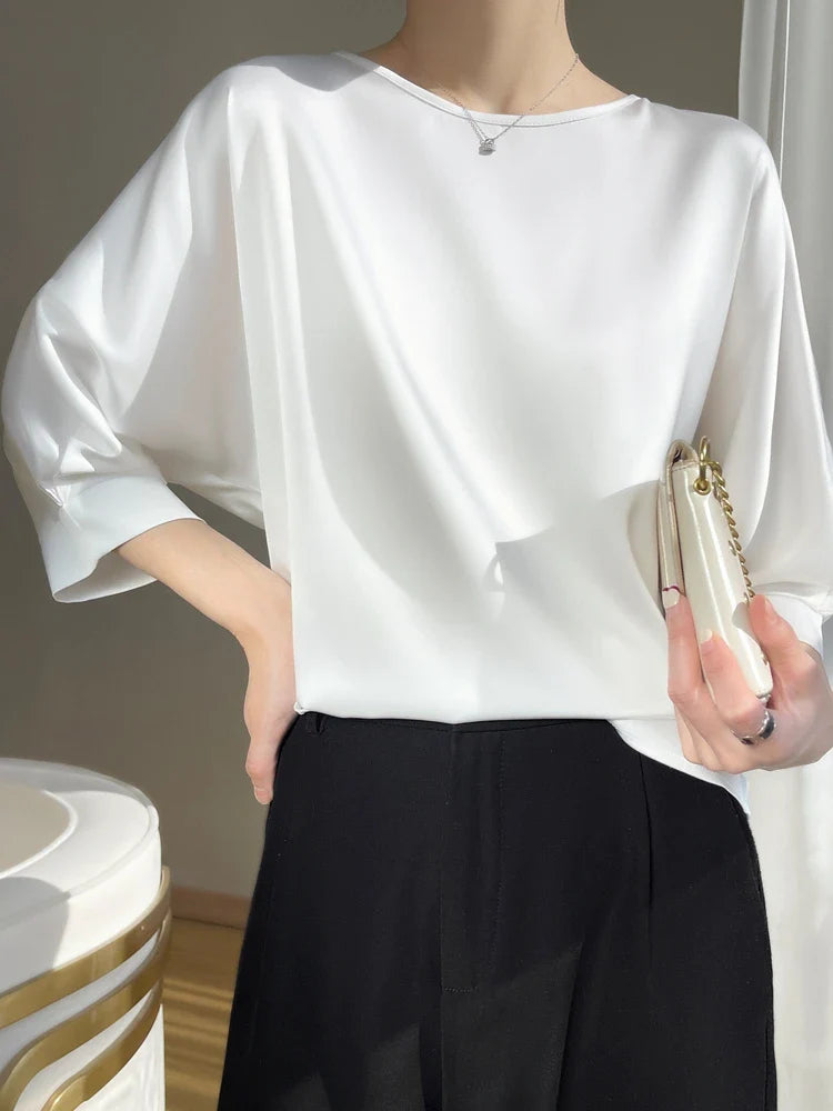 Javiera - Glanzend Satijnen T-Shirt