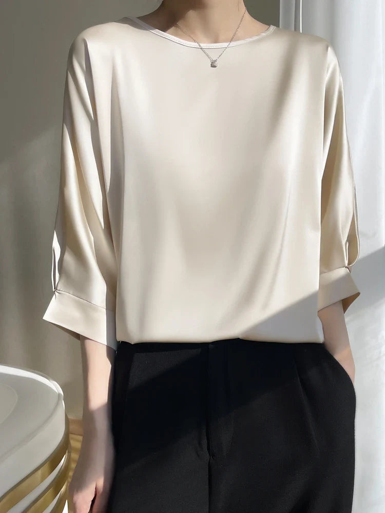 Javiera - Glanzend Satijnen T-Shirt