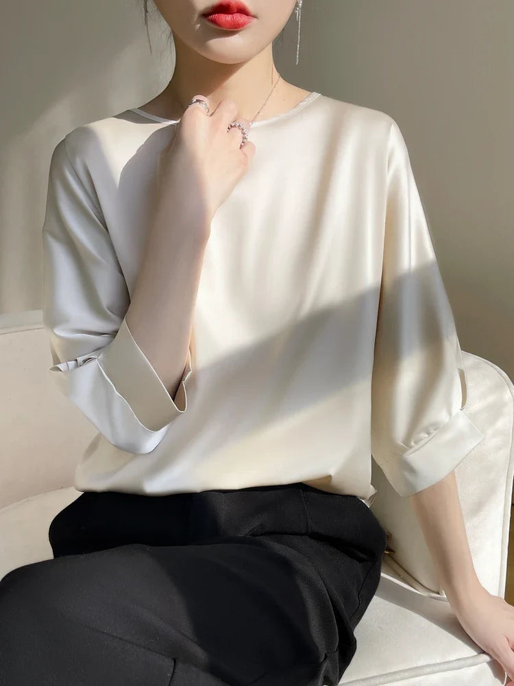 Javiera - Glanzend Satijnen T-Shirt
