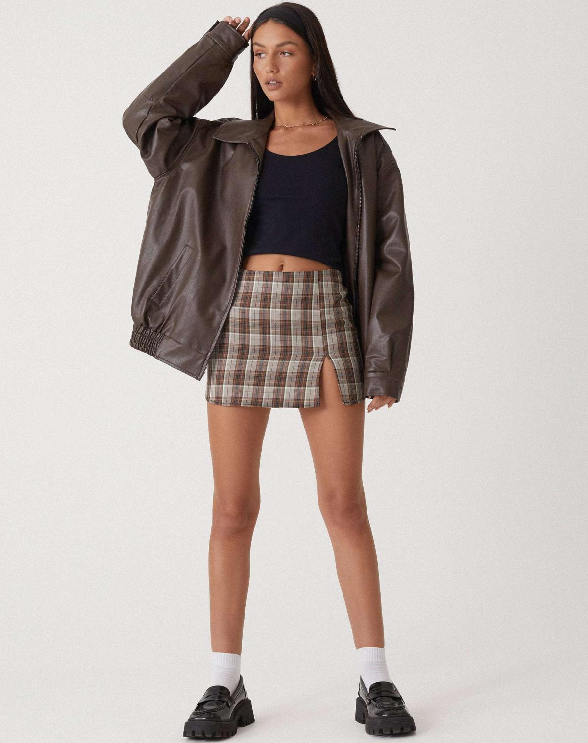 Leren Damesjack met Ruime Pasvorm – Tijdloze Look en Comfort