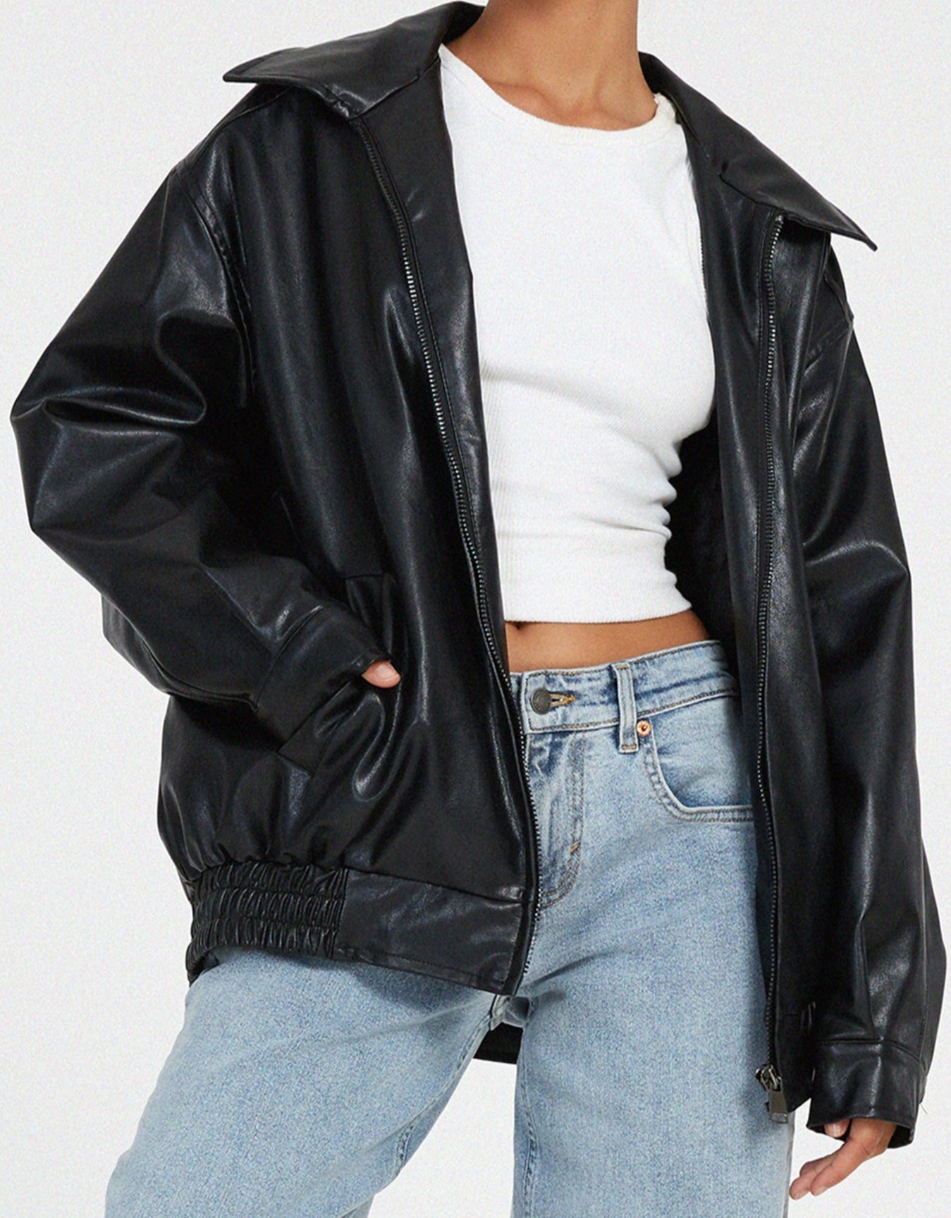 Leren Damesjack met Ruime Pasvorm – Tijdloze Look en Comfort