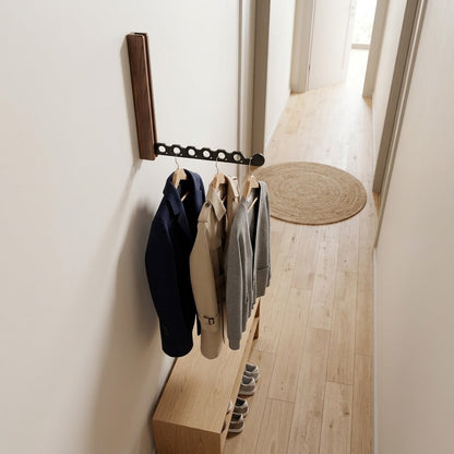 Klappbarer Wandkleiderständer aus Holz mit Platzspar-Design -    Zorenza