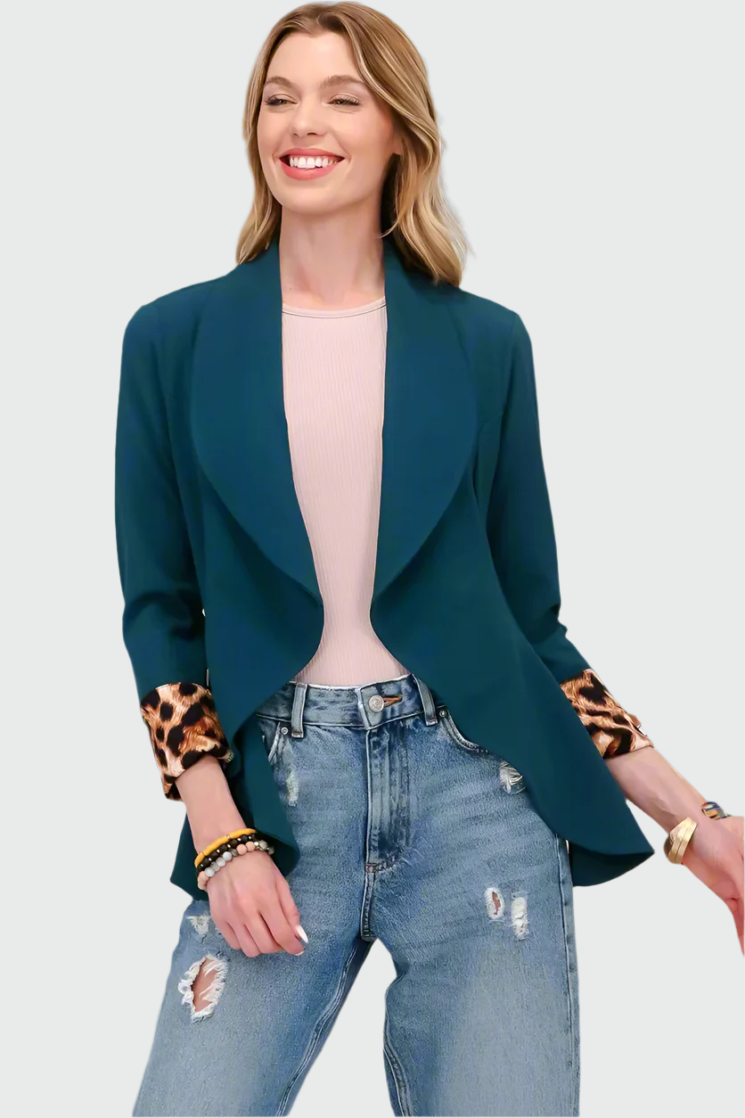 Livia - Modieuze Opgerolde Luipaardblazer met Open Voorkant