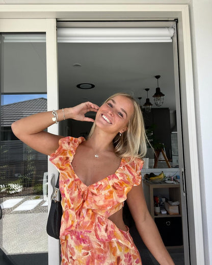 Lotte - Getailleerde Jurk met Ruches en Cut-Out Detail in Bloemenprint