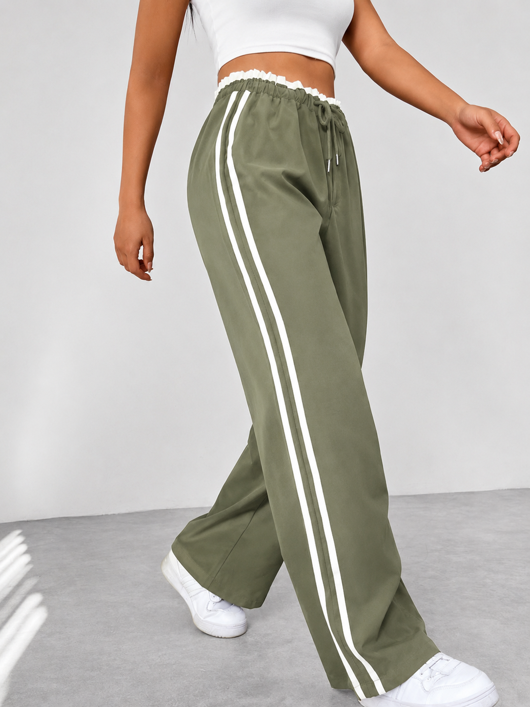 Dames Sportieve High-Waisted Joggingbroek – Zwart met Witte Strepen, Casual Sportkleding voor Vrije Tijd
