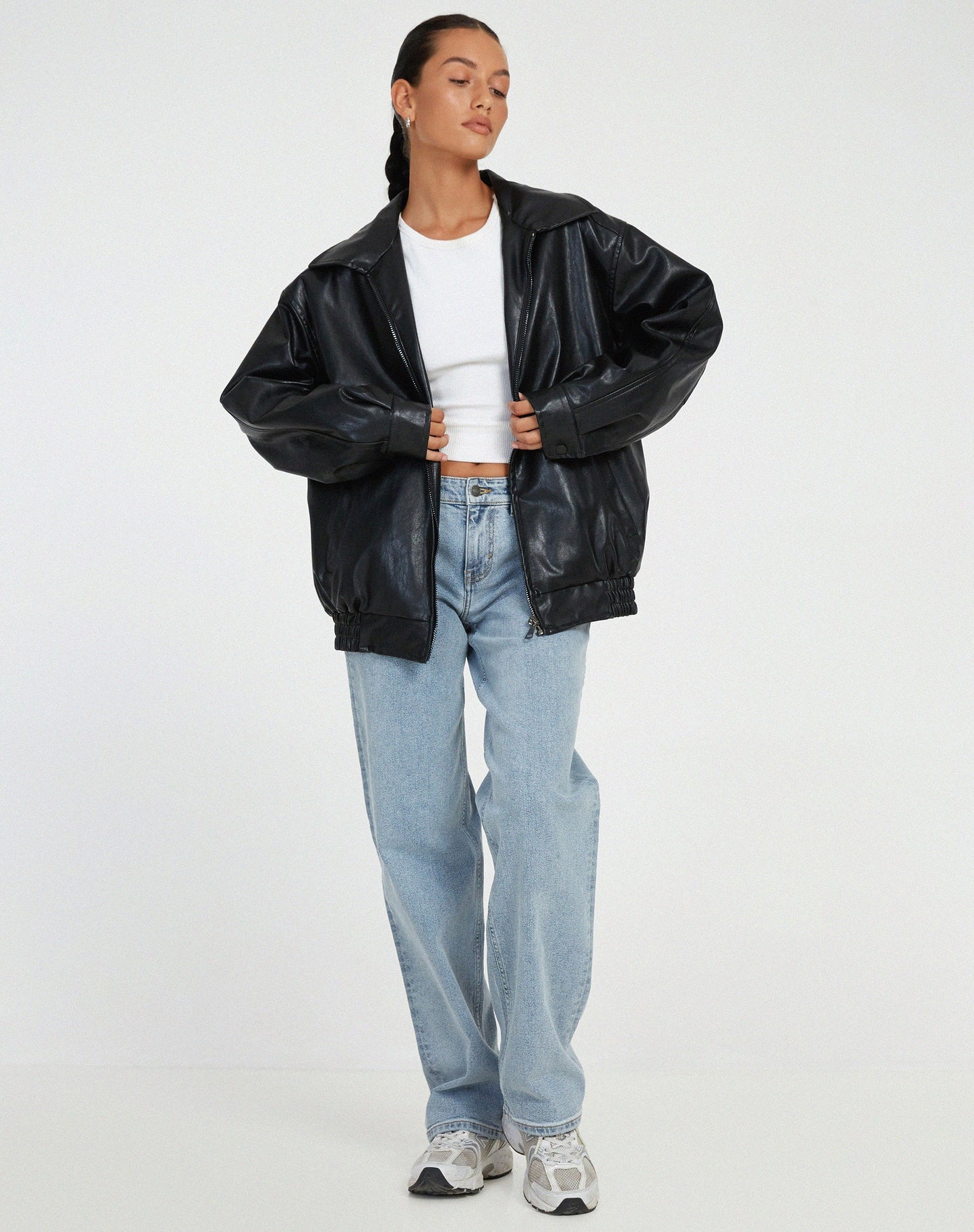Leren Damesjack met Ruime Pasvorm – Tijdloze Look en Comfort