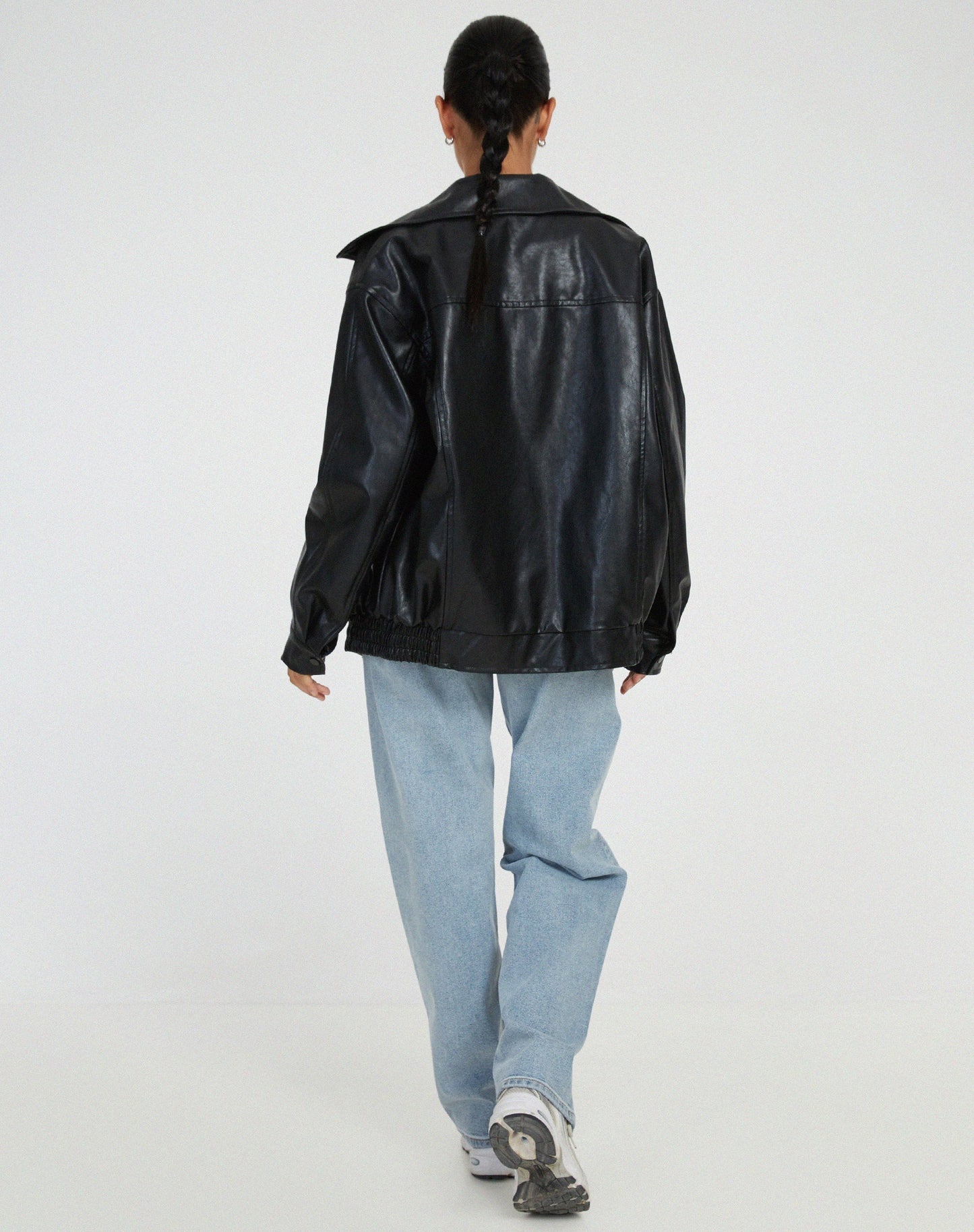 Leren Damesjack met Ruime Pasvorm – Tijdloze Look en Comfort