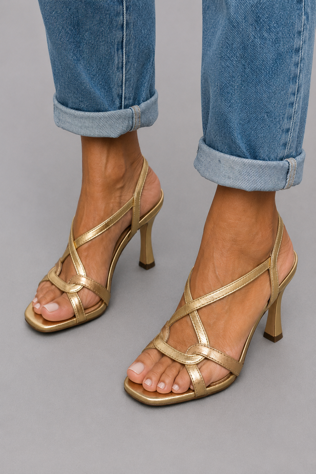 Dames Sandalen Goud met Kruisbandjes en Blokhak 6 cm