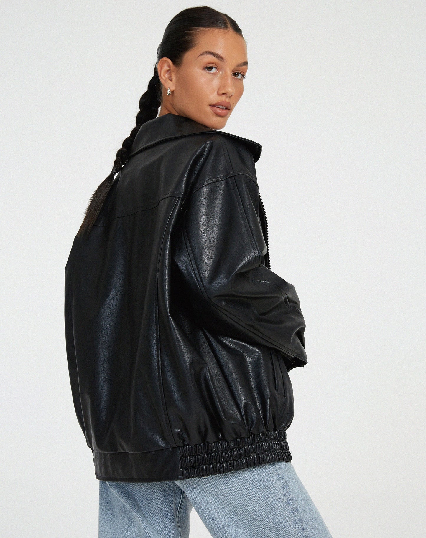 Leren Damesjack met Ruime Pasvorm – Tijdloze Look en Comfort