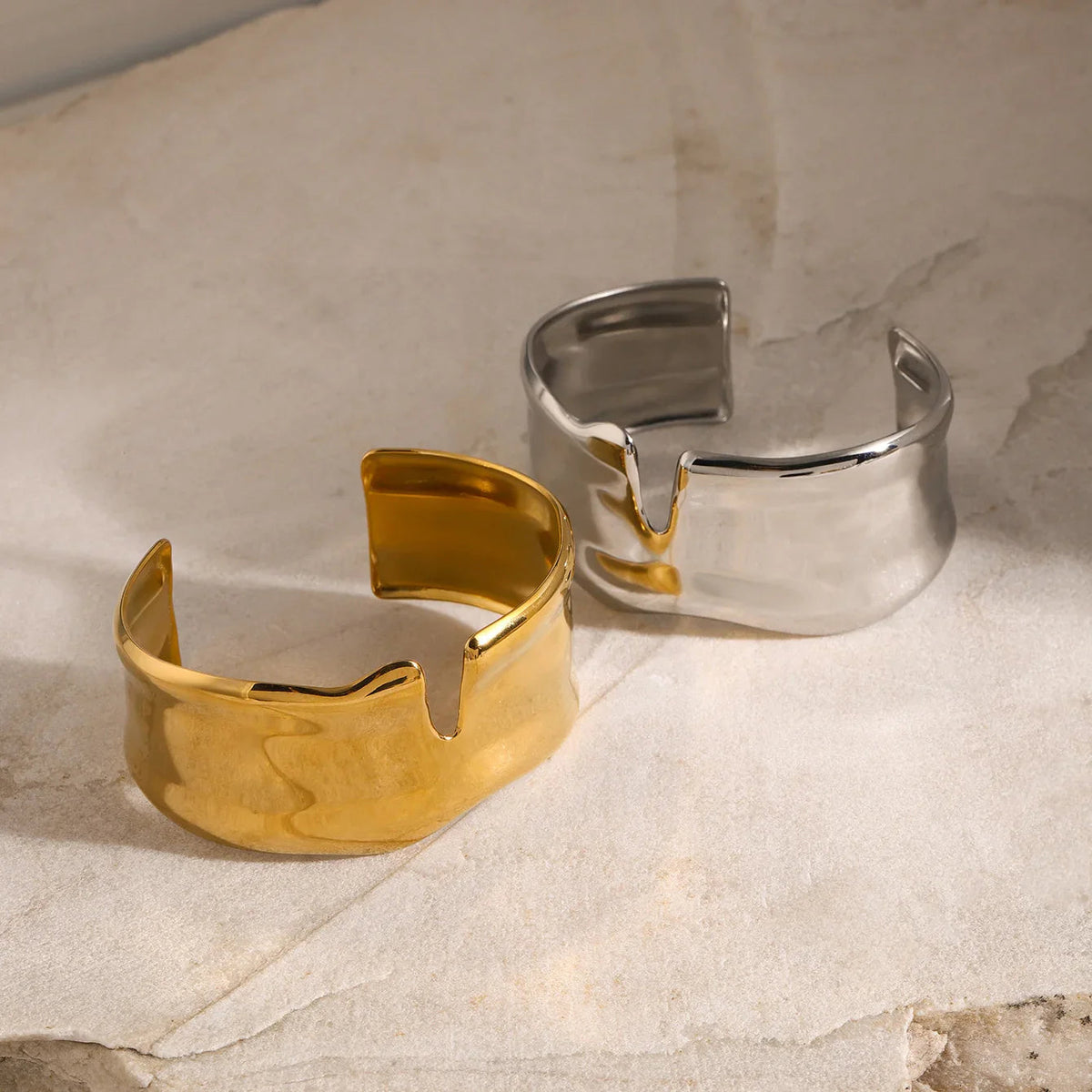 Dames Armband Minimalistisch Goudkleurig – Open Cuff Bangle