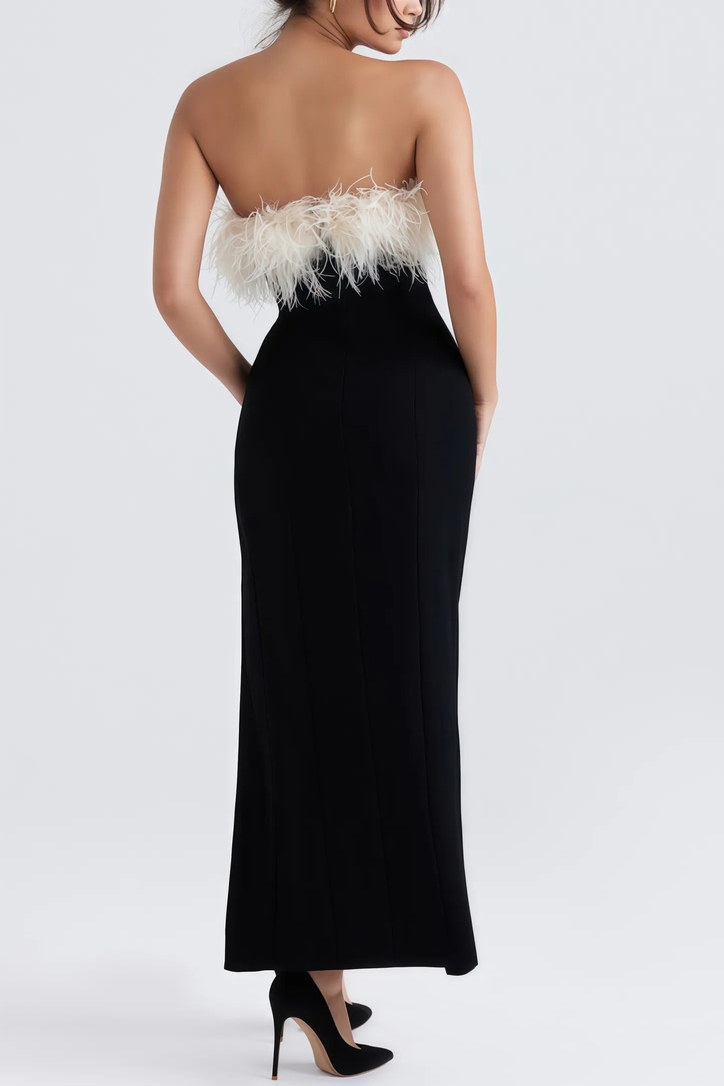 Tess - Duurzame Midi Jurk met Hoge Split en Veren Detailing