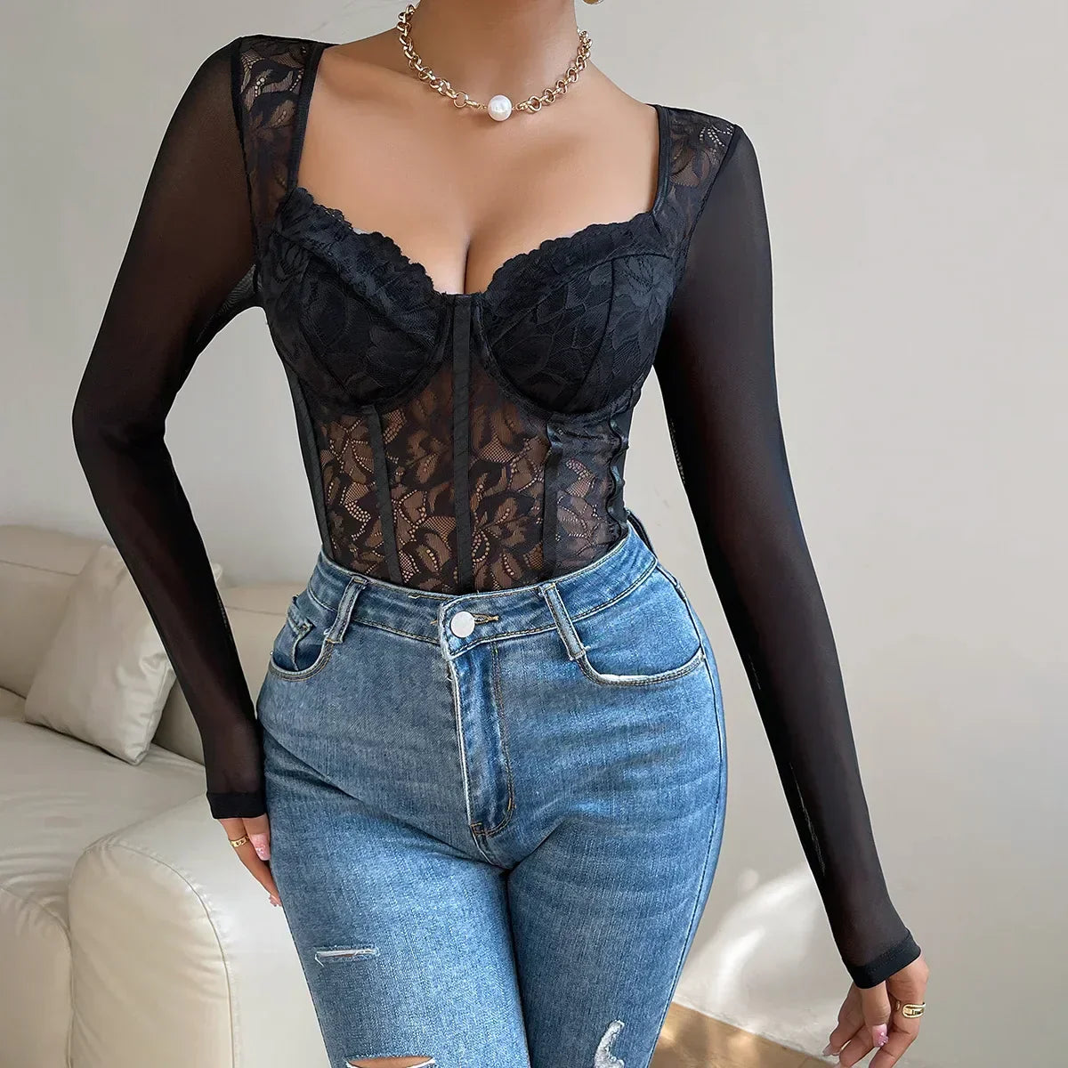 Livia – Verleidelijke Kant-en-Mesh Body met Lange Mouwen