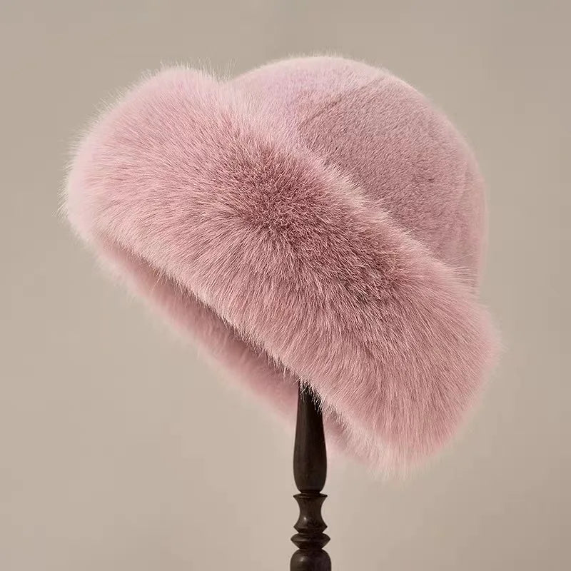 Imitatiebont Damesmuts met Luxe Afwerking – Warm en Modieus Winterhoofddeksel