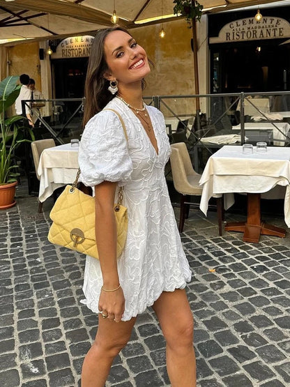 Lotte - Getailleerde Jurk met Diepe V-Hals en Ballonrok