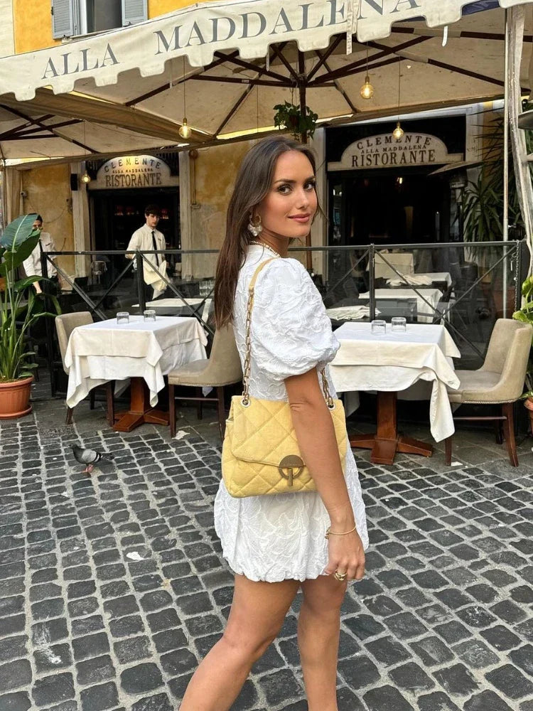 Lotte - Getailleerde Jurk met Diepe V-Hals en Ballonrok