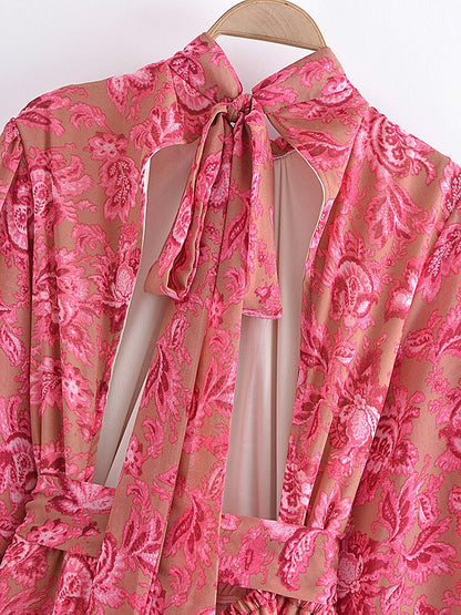 Diora - Speelse Jumpsuit met Hoge Hals en Open Rug
