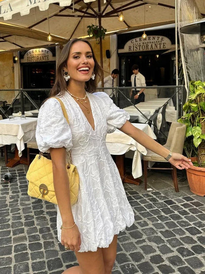 Lotte - Getailleerde Jurk met Diepe V-Hals en Ballonrok