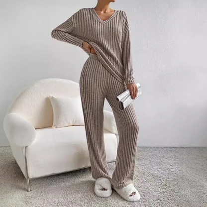 Lena – Stijlvolle Gebreide Set met V-hals