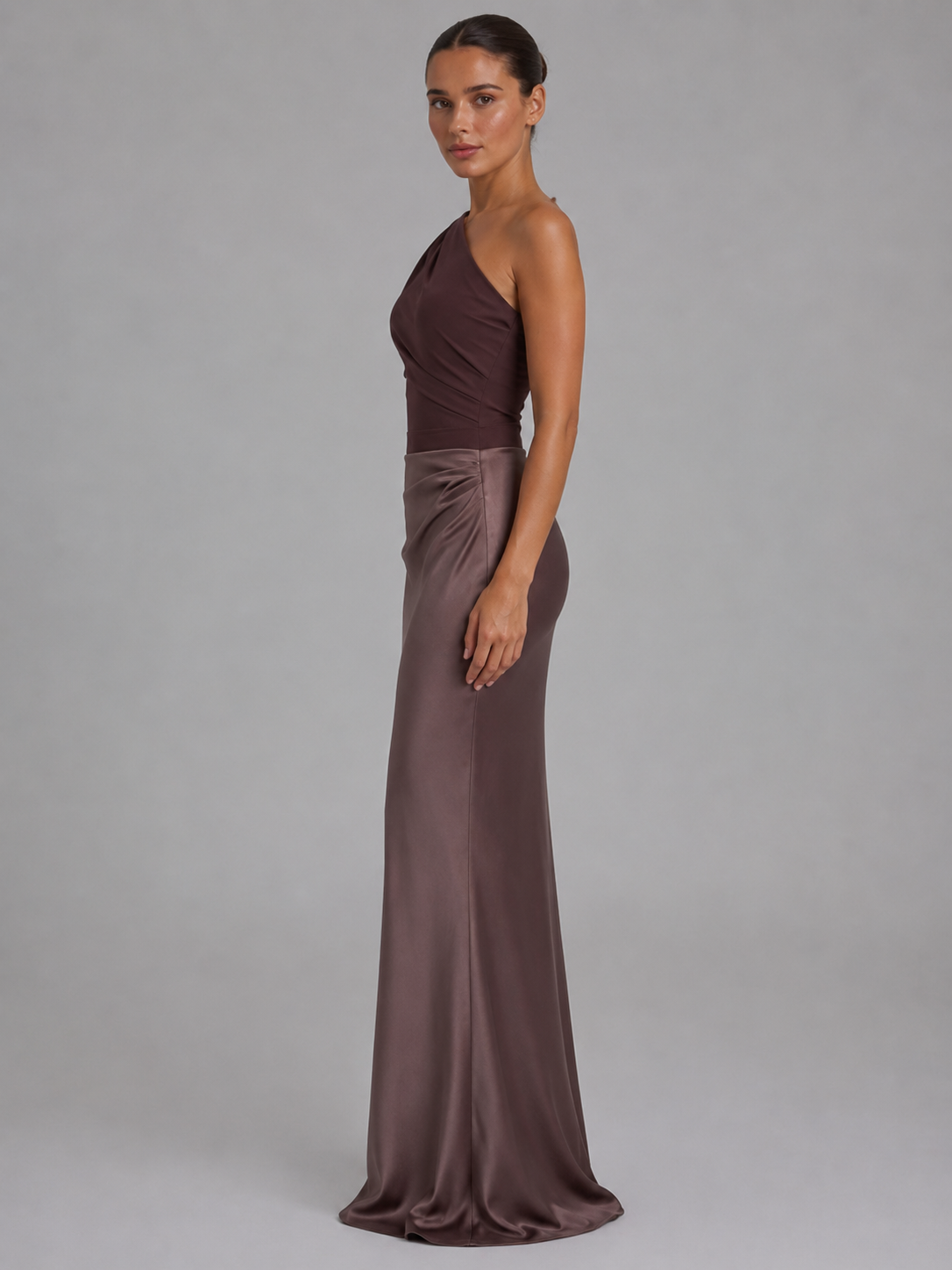 Dames Galajurk Maxi One-Shoulder Satijnlook