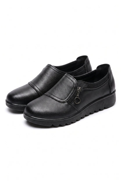 Women's Slip-On Shoes in Black — product shot