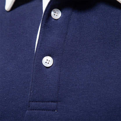 Close-up van knopen en polokraag detail