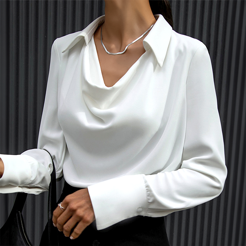 Isabeau – Luxe Satijnen Blouse met V-hals | Tijdloze elegantie & moeiteloos stijlvol