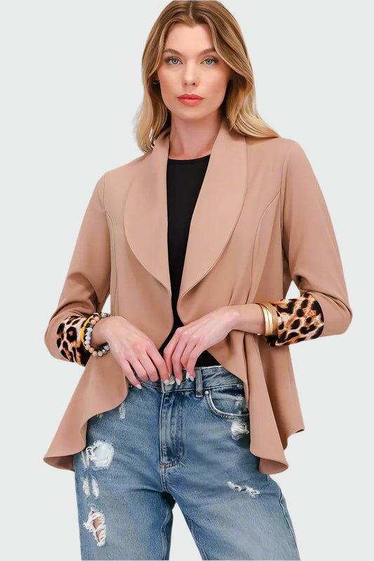 Livia - Modieuze Opgerolde Luipaardblazer met Open Voorkant