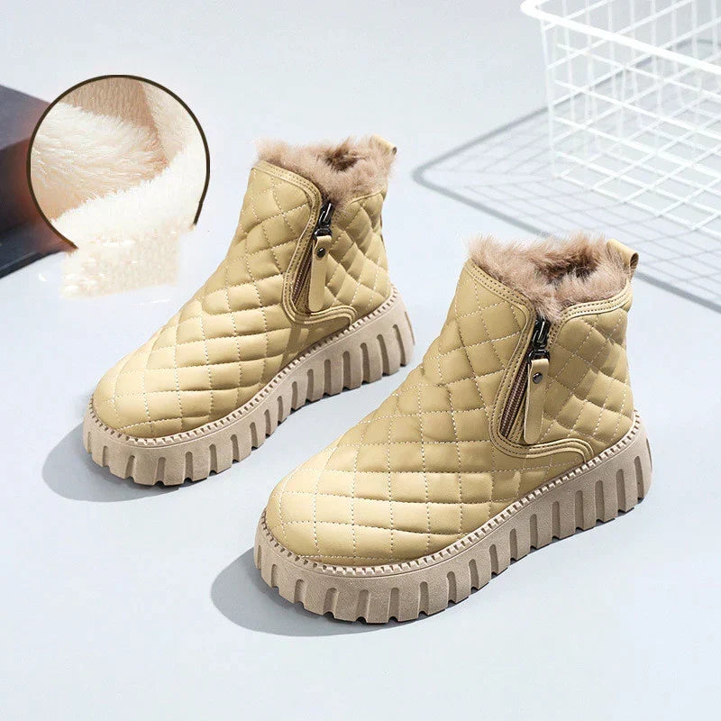Ilse geruite enkellaarzen beige met ritssluiting en pluchen voering detail