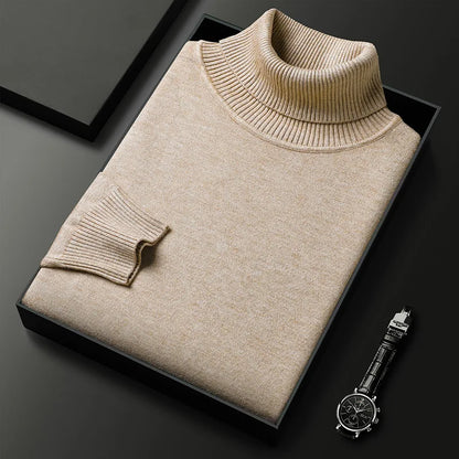 Laurent beige coltrui close-up met ribgebreide kraag en manchet