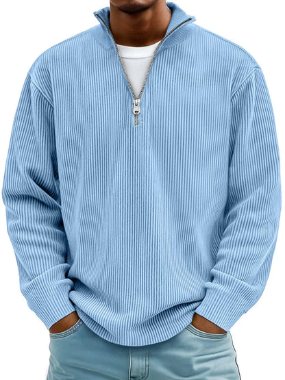 Laurent geribbelde halve rits trui in lichtblauw, close-up kraag en rits