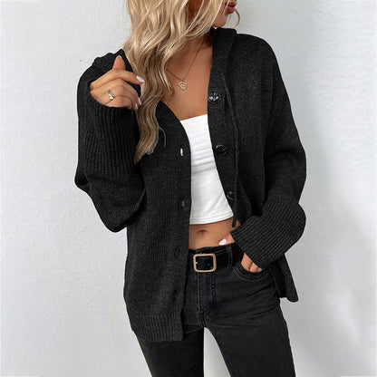 Merel gebreid vest met capuchon en knoopsluiting in zwart