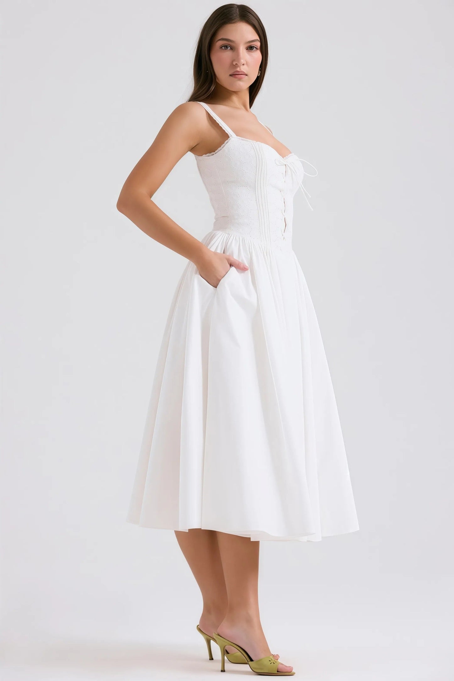 Ava - Witte Halter Midi-jurk met Kantdetails Vooraan