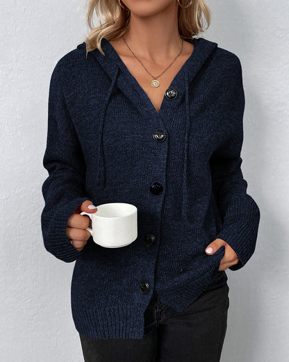 Nora gebreid vest met capuchon in marineblauw, vooraanzicht