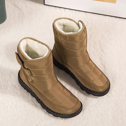 Saskia kaki winterlaars, close-up gedragen met legging
