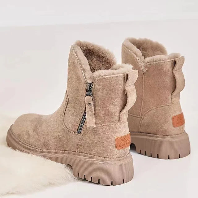 Tessa beige laarzen met ritsdetail, achteraanzicht met bontvoering