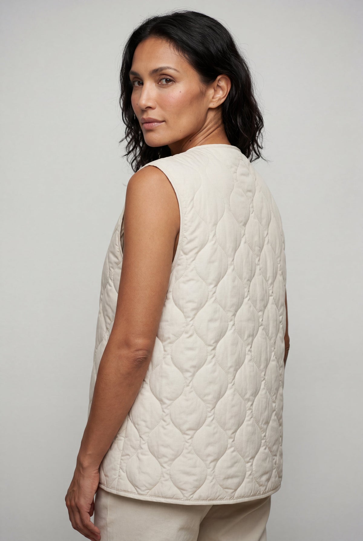 White Diamond-quilted Sleeveless Bodywarmer Vest with Snap Closure - Photo 2