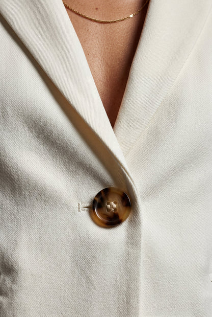 White Fitted Single-breasted Blazer with Classic Lapel - Blazers - Photo 16
